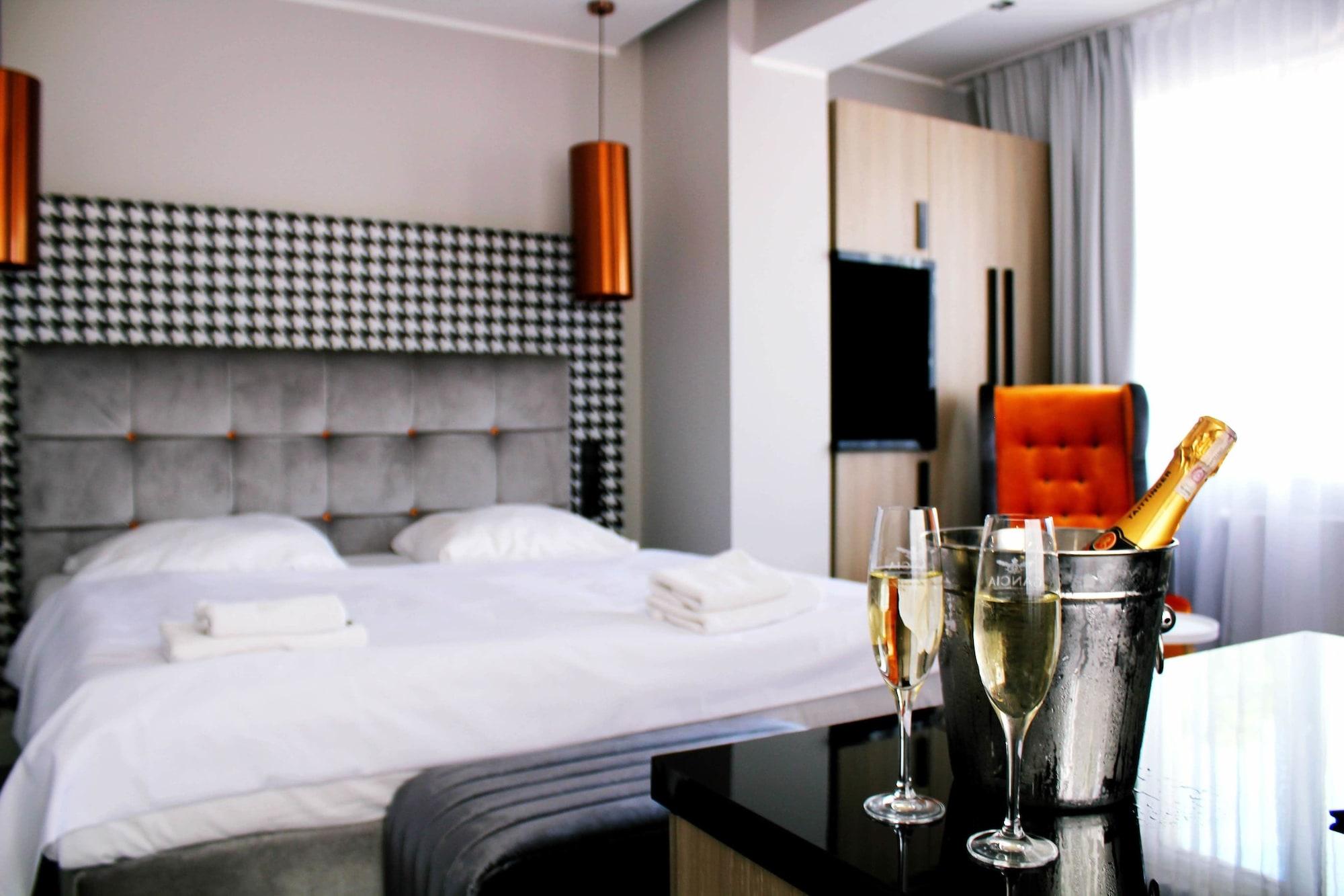 Hotel Pomaranczowa Plaza Сопот Экстерьер фото